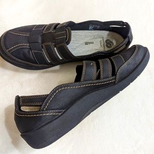Cute comfy Clark's Cloud steppers slip ons